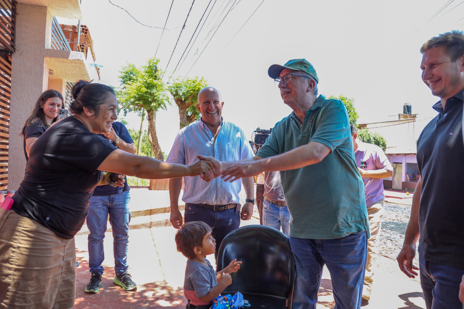 Passalacqua recorrió obras de mejoras viales en Puerto Iguazú que ya suman 650 cuadras de asfaltado con fondos provinciales 3 Passalacqua recorrió obras de mejoras viales en Puerto Iguazú que ya suman 650 cuadras de asfaltado con fondos provinciales imagen-2