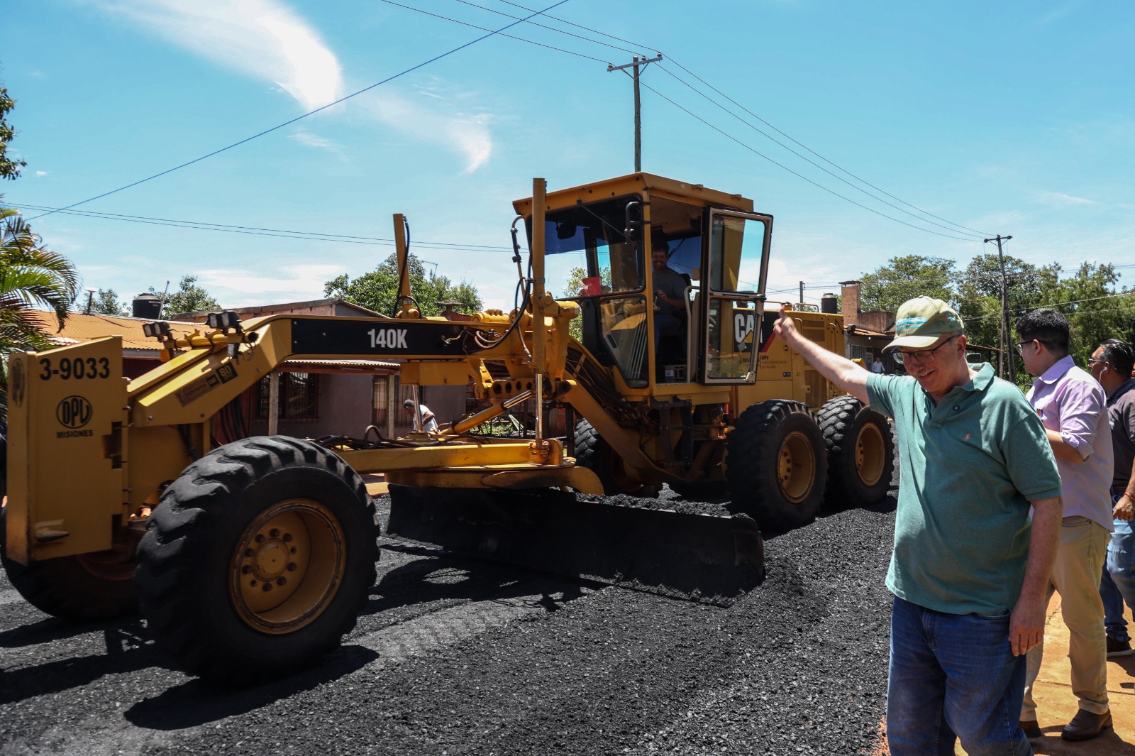Passalacqua recorrió obras de mejoras viales en Puerto Iguazú que ya suman 650 cuadras de asfaltado con fondos provinciales 11 Passalacqua recorrió obras de mejoras viales en Puerto Iguazú que ya suman 650 cuadras de asfaltado con fondos provinciales imagen-10
