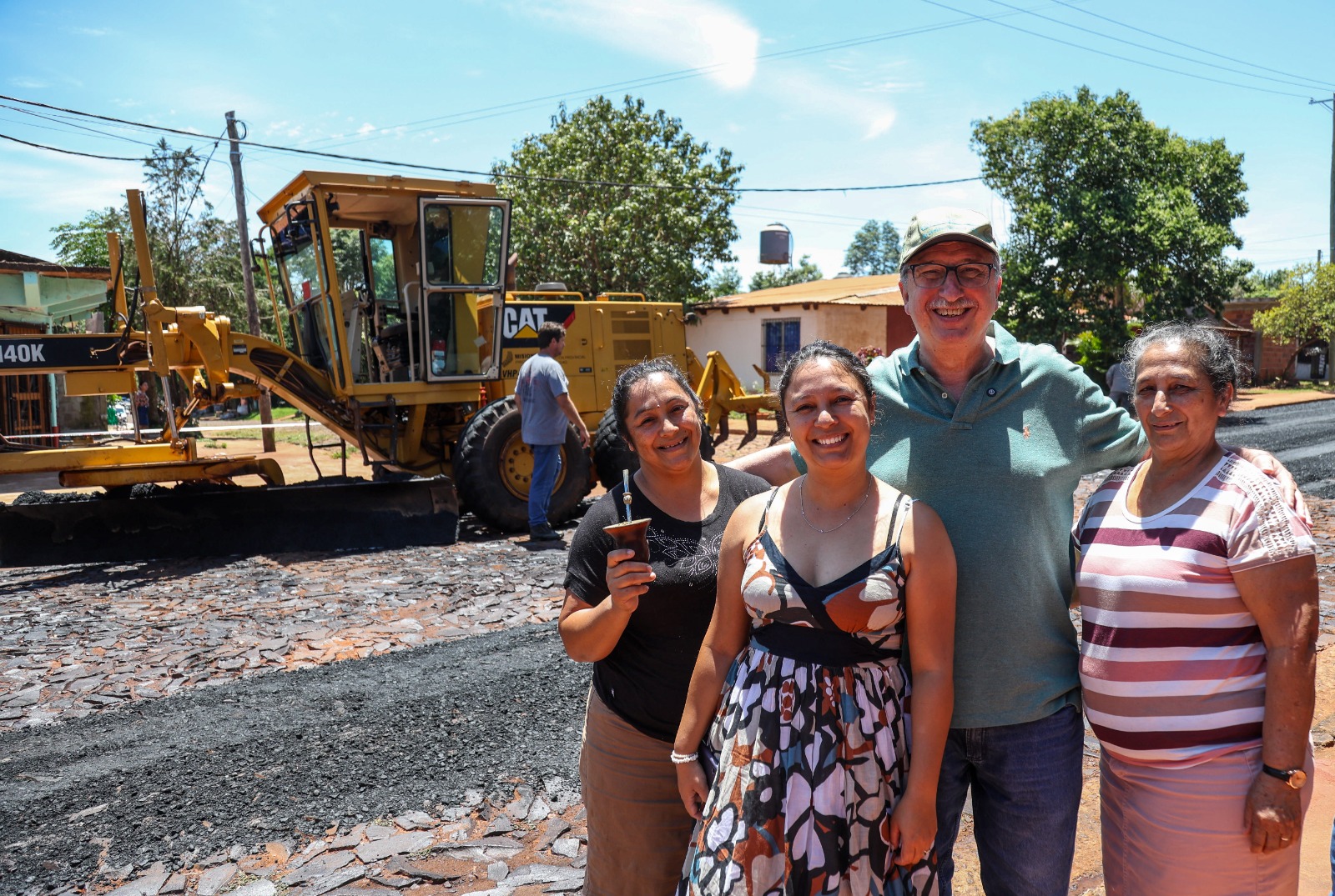 Passalacqua recorrió obras de mejoras viales en Puerto Iguazú que ya suman 650 cuadras de asfaltado con fondos provinciales 9 Passalacqua recorrió obras de mejoras viales en Puerto Iguazú que ya suman 650 cuadras de asfaltado con fondos provinciales imagen-8