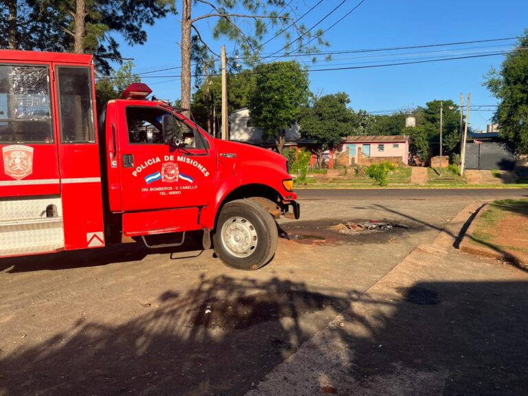 Una motocicleta se incendió por un cortocircuito en Posadas imagen-46