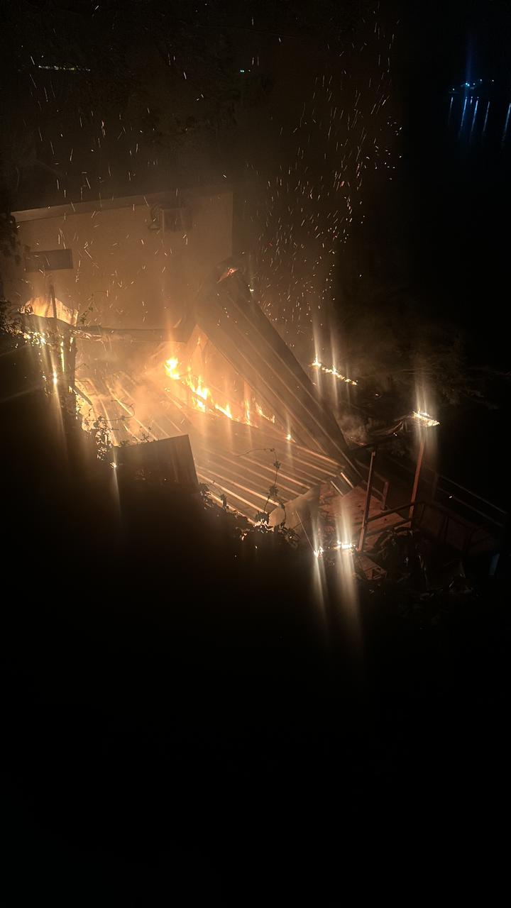 Incendio total de una cabaña en un complejo turístico de Candelaria imagen-28