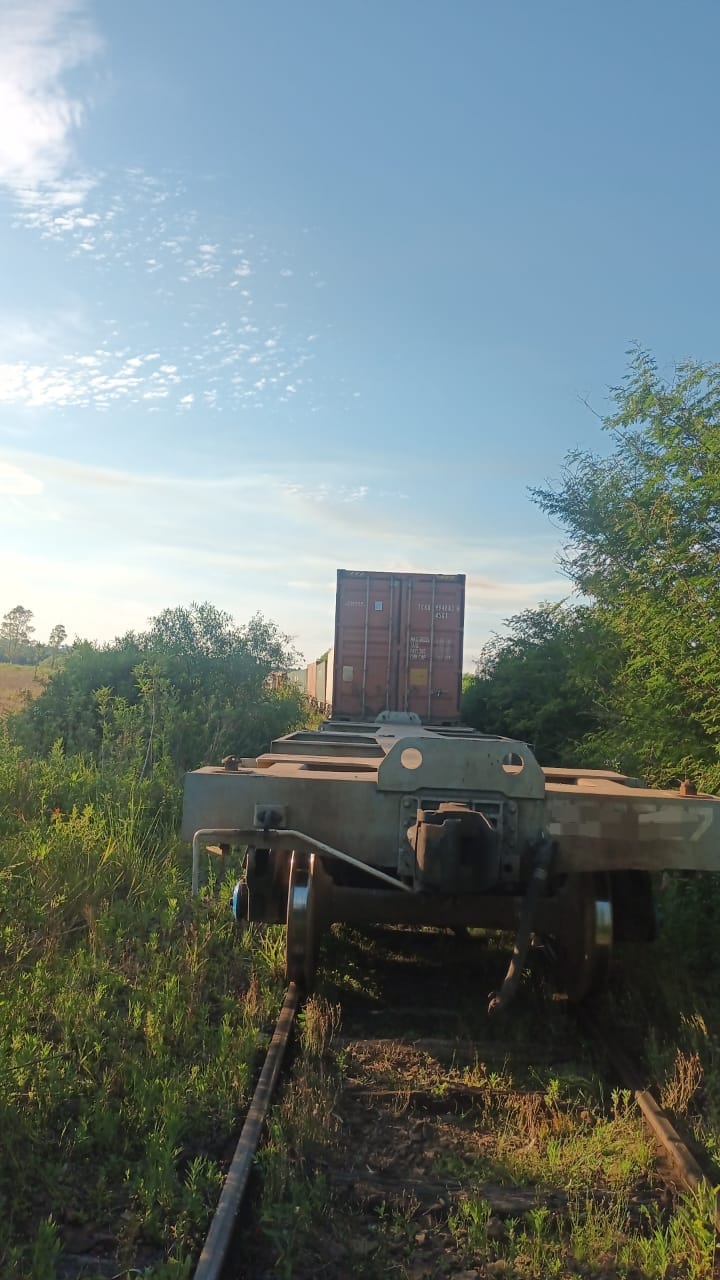 Vagones de un tren de carga que llevaba cemento descarrilaron en Apóstoles 5 Vagones de un tren de carga que llevaba cemento descarrilaron en Apóstoles imagen-4