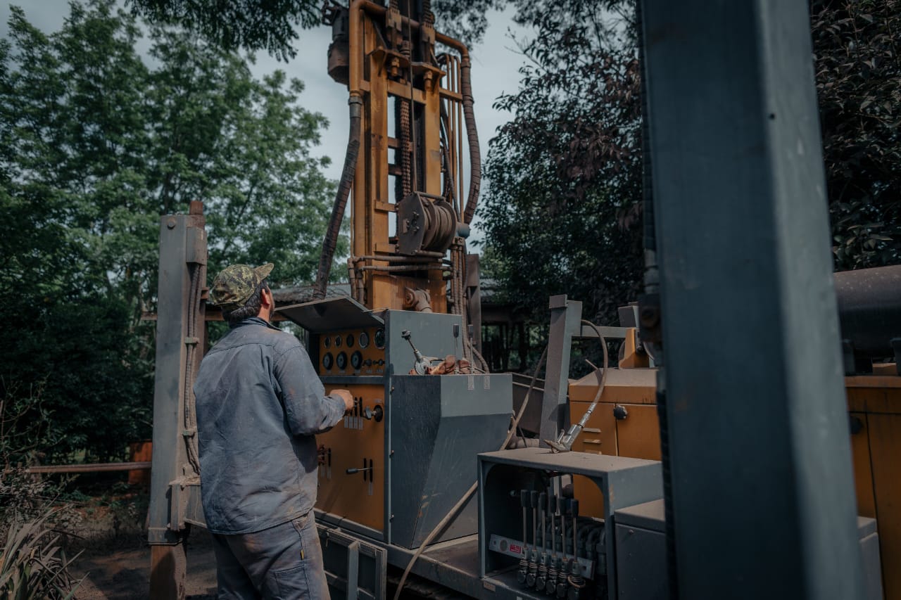 Guaraní: el Gobernador supervisó la obra de perforación de pozo en Paraje Picada Yapeyú que beneficiará a numerosas familias 13 Guaraní: el Gobernador supervisó la obra de perforación de pozo en Paraje Picada Yapeyú que beneficiará a numerosas familias imagen-12