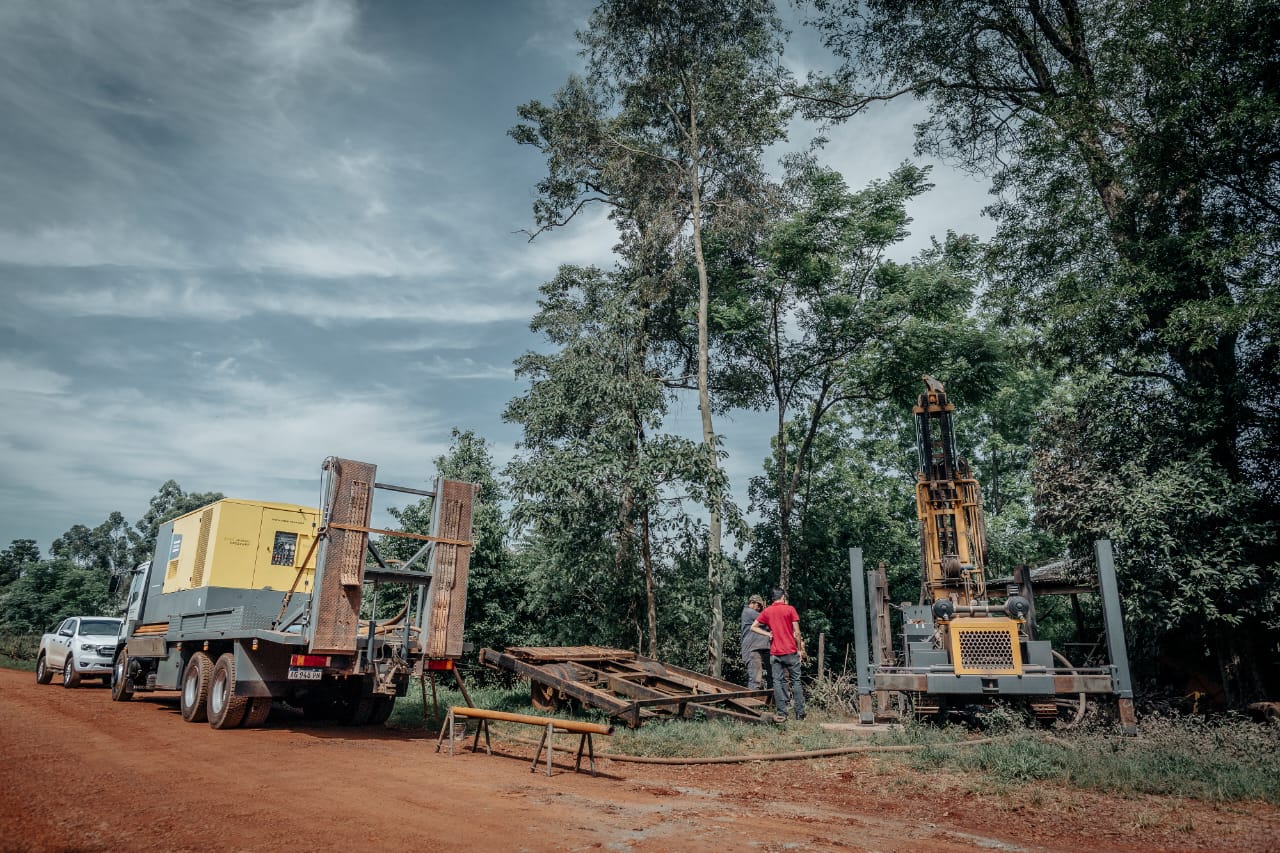 Guaraní: el Gobernador supervisó la obra de perforación de pozo en Paraje Picada Yapeyú que beneficiará a numerosas familias 15 Guaraní: el Gobernador supervisó la obra de perforación de pozo en Paraje Picada Yapeyú que beneficiará a numerosas familias imagen-14