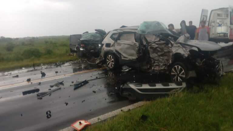 Corrientes: heridos graves tras choque frontal entre camionetas por Ruta 12, entre Itatí e Itá Ibaté imagen-16