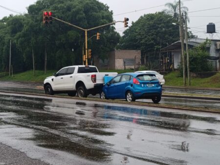 Choque en cadena dejó una conductora lesionada en Posadas Choque en cadena dejó una conductora lesionada en Posadas imagen-10