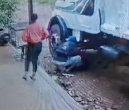 Mica y Marcos, la pareja arrestada por el robo de una batería de camión en el barrio Ñu Porá Mica y Marcos, la pareja arrestada por el robo de una batería de camión en el barrio Ñu Porá imagen-7