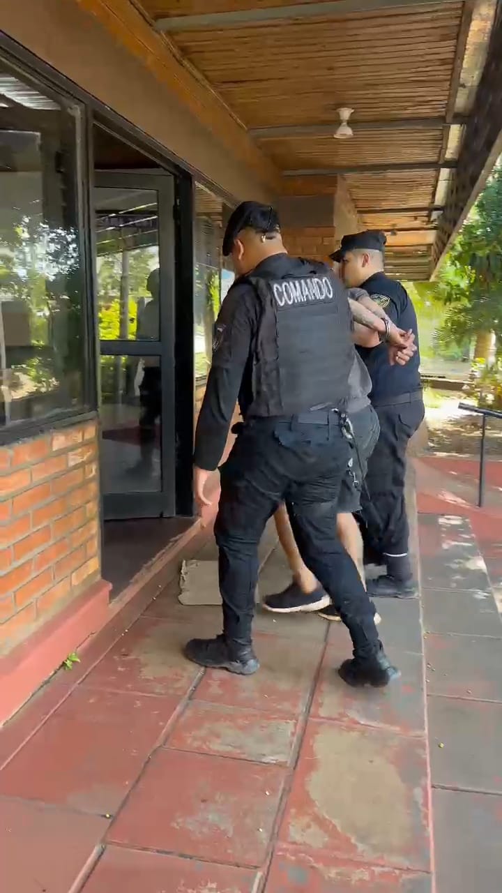 Intentaba impulsar una protesta por inseguridad en Villa Cabello y era buscado por el robo a una iglesia 5 Intentaba impulsar una protesta por inseguridad en Villa Cabello y era buscado por el robo a una iglesia imagen-4