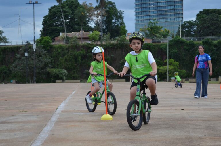Niños y niñas volvieron a disfrutar de una nueva jornada de “Biciescuelas Argentinas” Niños y niñas volvieron a disfrutar de una nueva jornada de “Biciescuelas Argentinas” imagen-42
