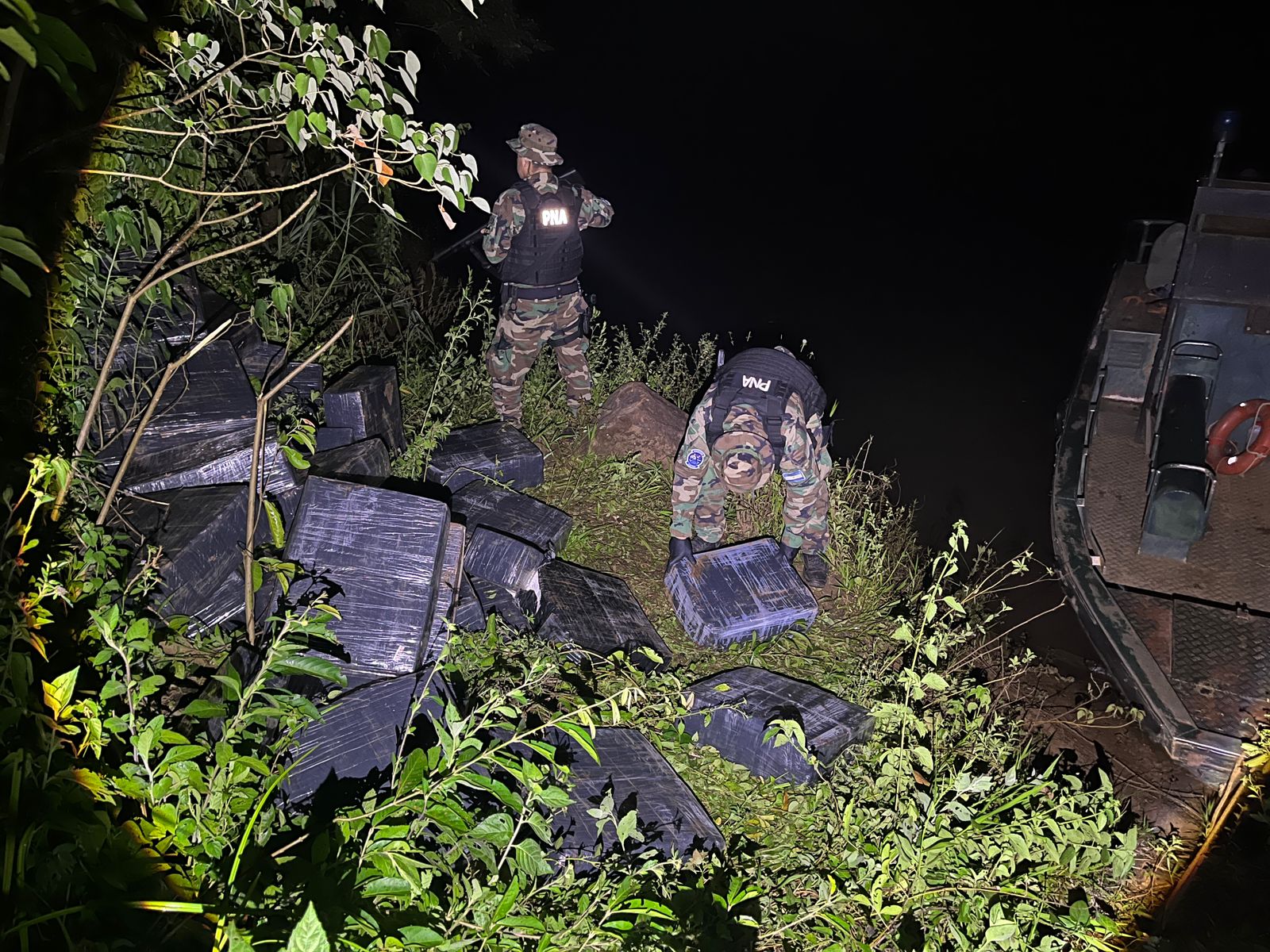 Prefectura secuestró más de una tonelada de droga en la zona de Puerto Rico imagen-2