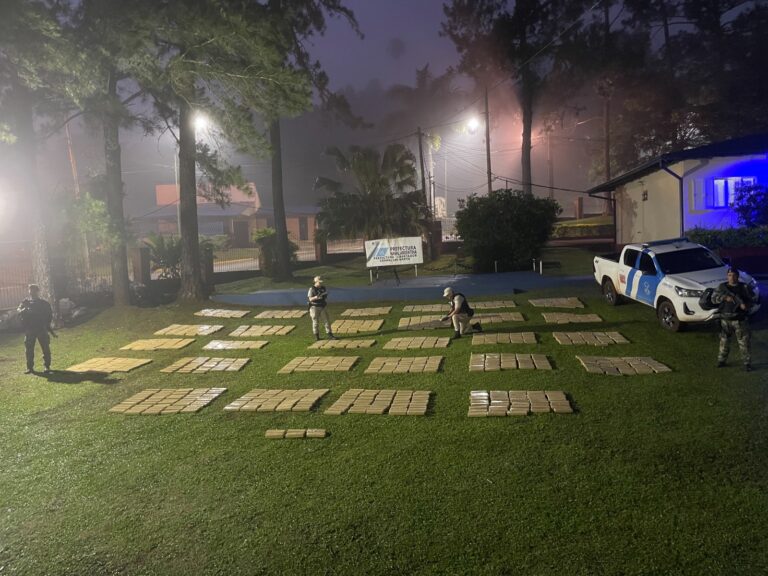 Prefectura secuestró más de una tonelada de droga en la zona de Puerto Rico Prefectura secuestró más de una tonelada de droga en la zona de Puerto Rico imagen-18