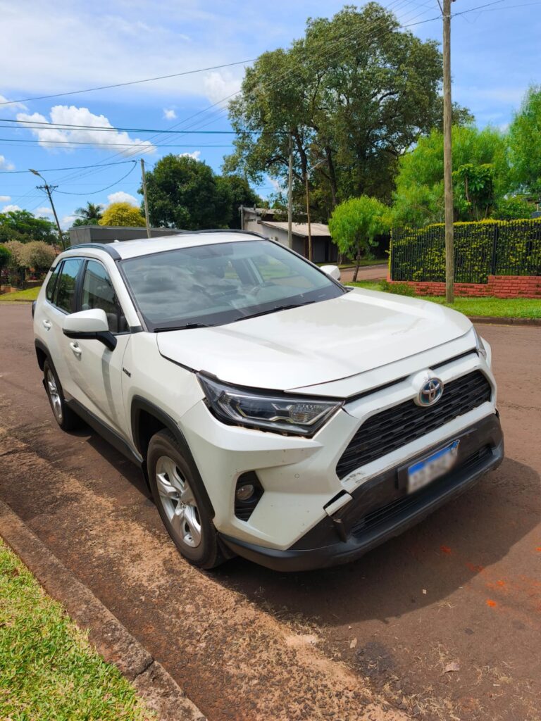Cuatro personas con lesiones leves en un choque entre dos autos en Jardín América Cuatro personas con lesiones leves en un choque entre dos autos en Jardín América imagen-25