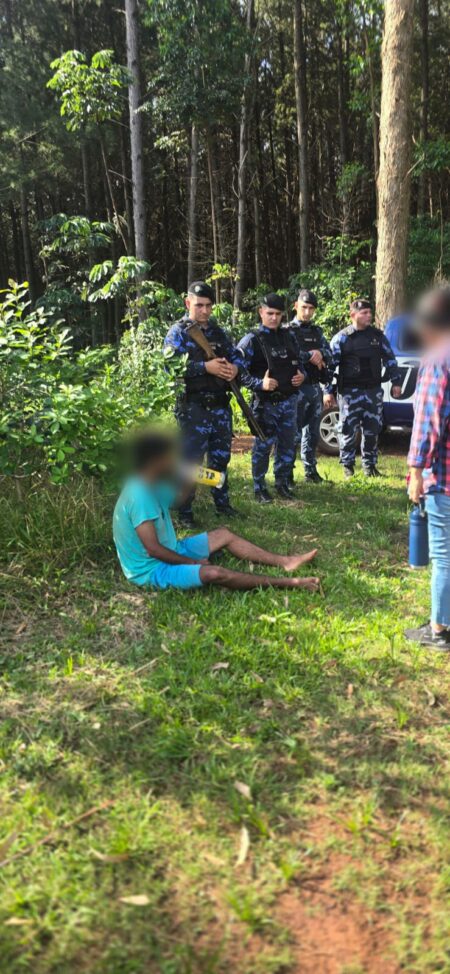 Tras tres días de búsqueda en el monte la Policía halló a un joven desaparecido en Jardín América imagen-5