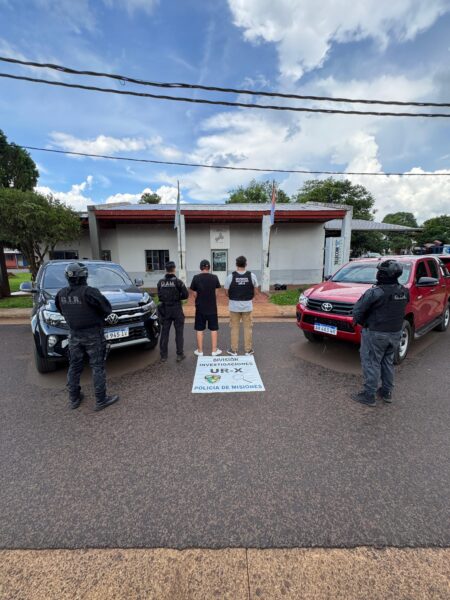 Tras perseguir y amenazar al exnovio de su hija la Policía lo detuvo en Garupá: secuestraron camionetas, un arma y hasta un mono en cautiverio imagen-8