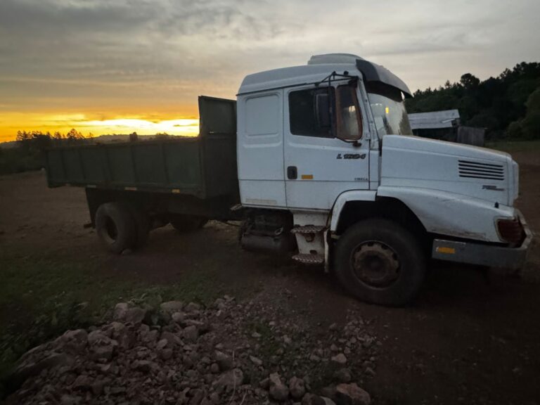 Tragedia en Paraje Cascabel: trabajador murió aplastado por un camión Tragedia en Paraje Cascabel: trabajador murió aplastado por un camión imagen-16