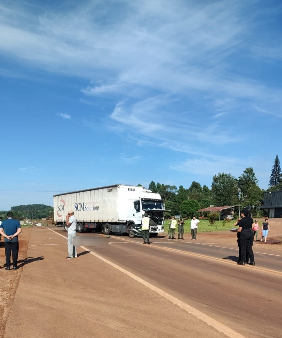 Choque entre camión y un cuatriciclo eléctrico dejó una víctima fatal en la ruta 14 3 Choque entre camión y un cuatriciclo eléctrico dejó una víctima fatal en la ruta 14 imagen-2