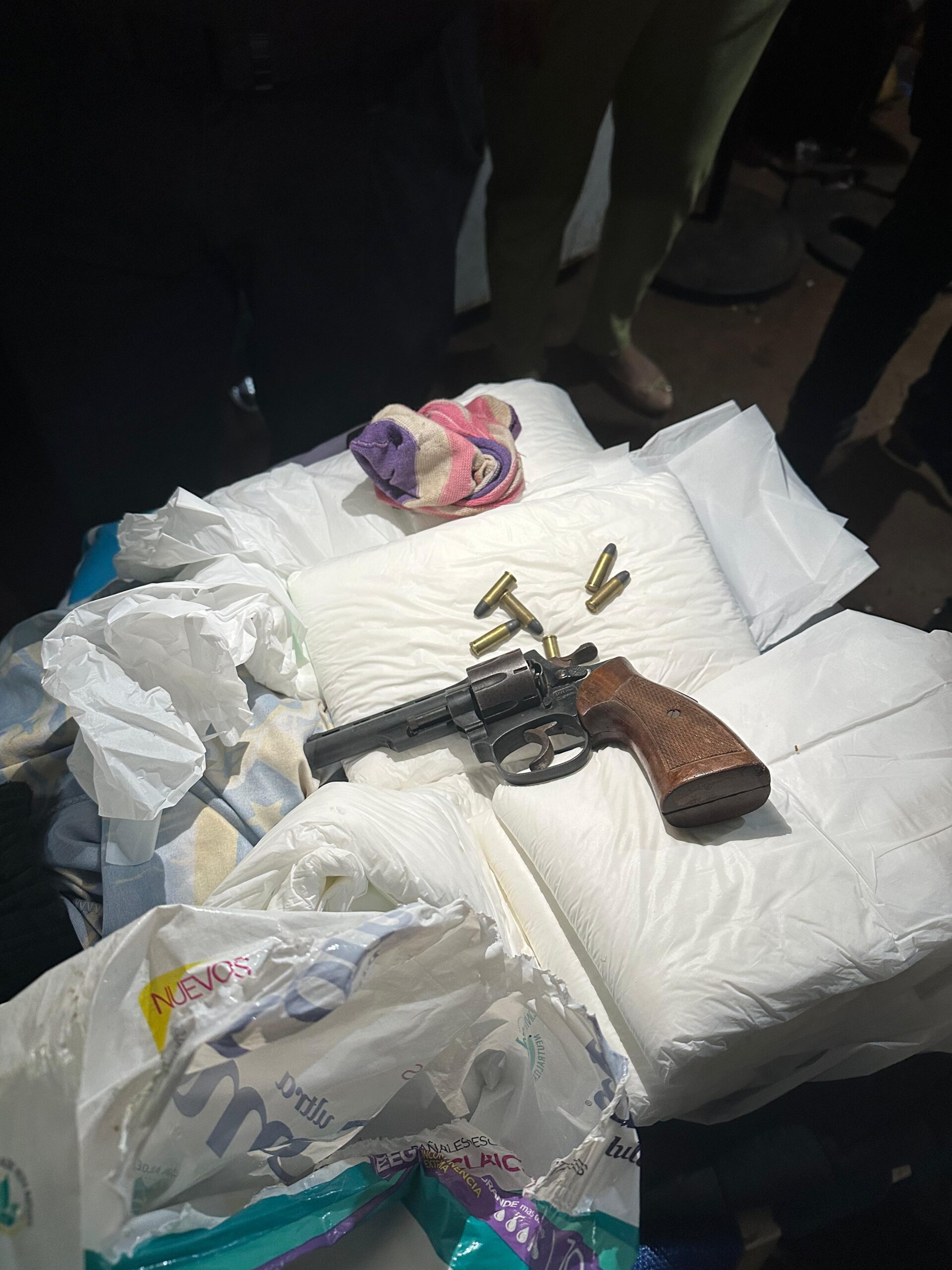 Detienen a una dupla acusada por robos en Villa Cabello: la Policía halló armas, bicicletas y electrónicos 5 Detienen a una dupla acusada por robos en Villa Cabello: la Policía halló armas, bicicletas y electrónicos imagen-4