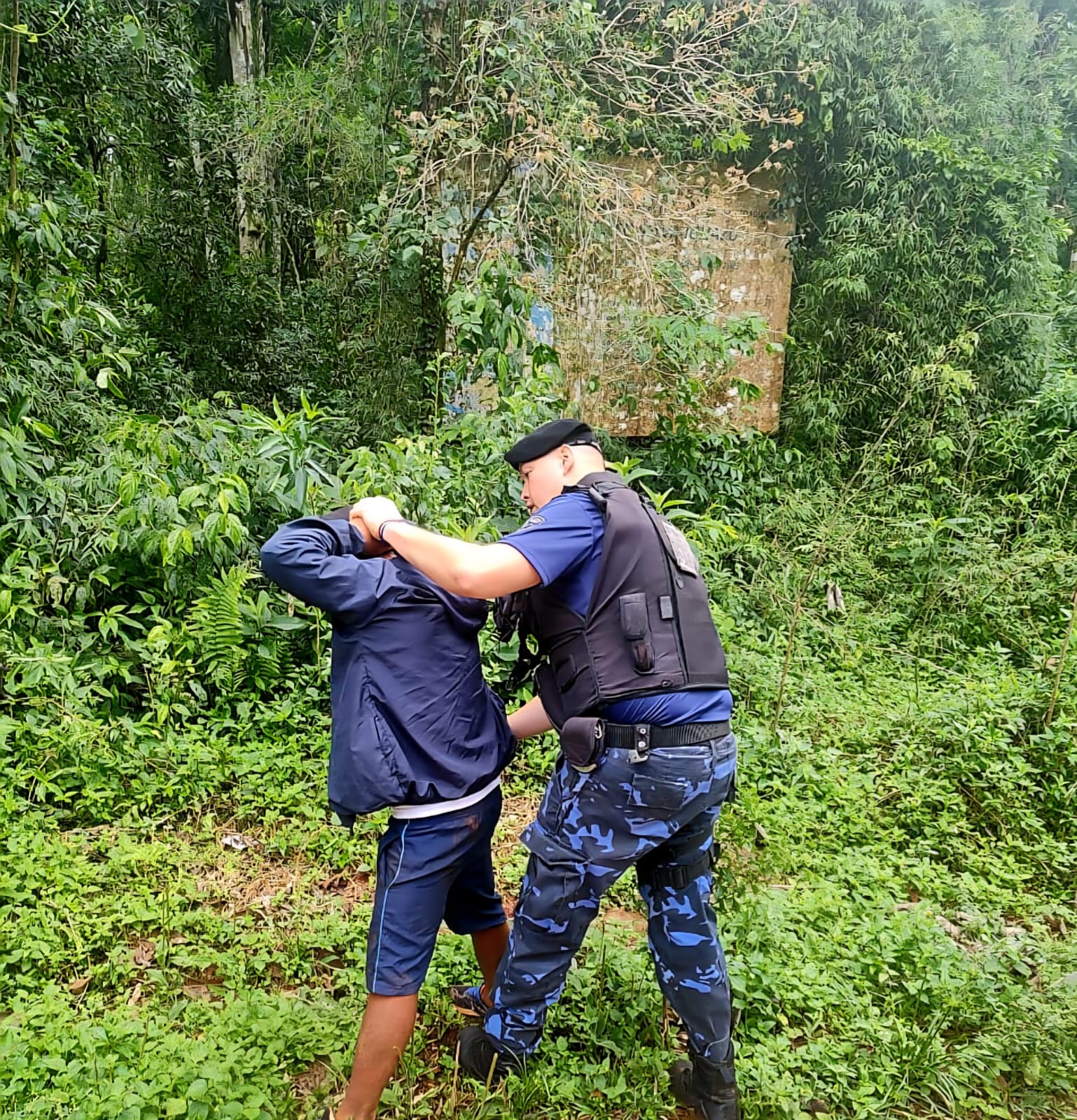 Puerto Iguazú: robó cables de una línea de alta tensión y fue arrestado cuando intentaba escapar 5 Puerto Iguazú: robó cables de una línea de alta tensión y fue arrestado cuando intentaba escapar imagen-4
