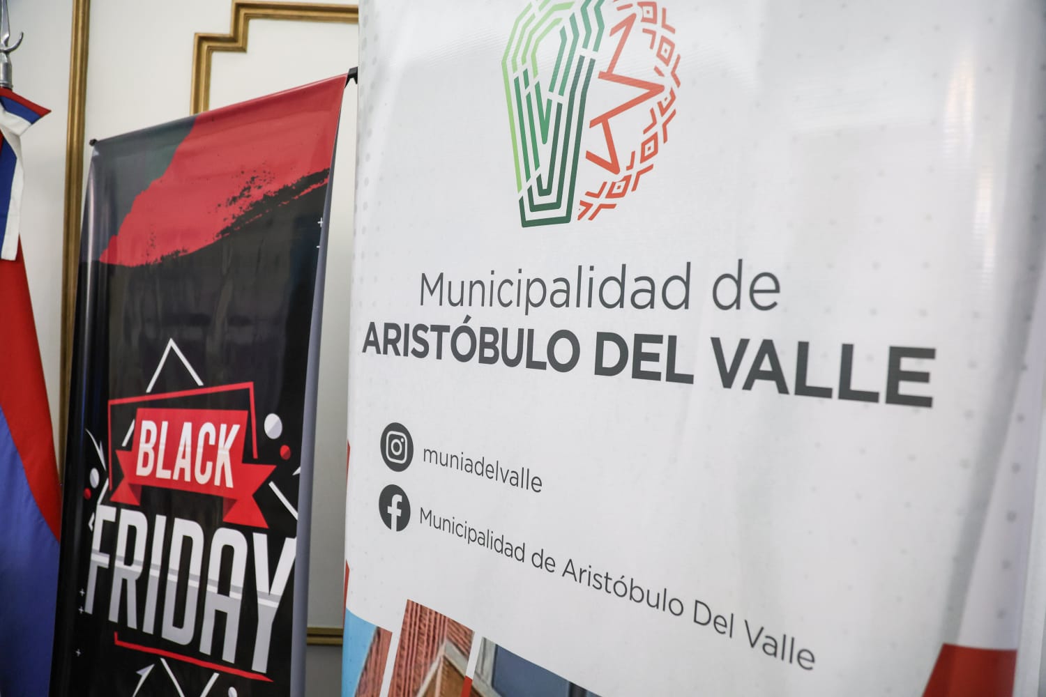 "Hay que cuidar a nuestros comerciantes", dijo Passalacqua al presentar la segunda edición del Black Friday Aristóbulo del Valle 11 "Hay que cuidar a nuestros comerciantes", dijo Passalacqua al presentar la segunda edición del Black Friday Aristóbulo del Valle imagen-10