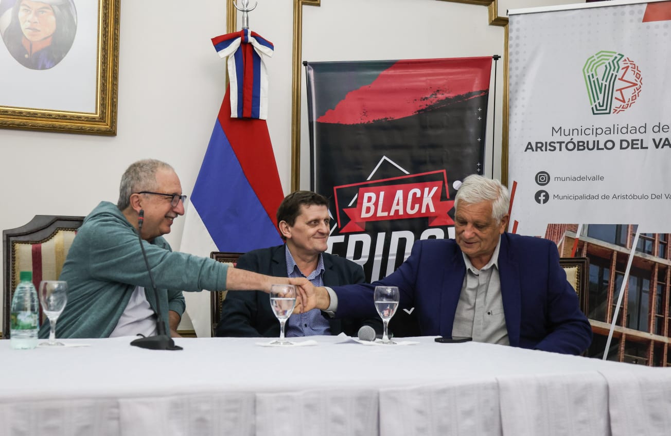 "Hay que cuidar a nuestros comerciantes", dijo Passalacqua al presentar la segunda edición del Black Friday Aristóbulo del Valle 9 "Hay que cuidar a nuestros comerciantes", dijo Passalacqua al presentar la segunda edición del Black Friday Aristóbulo del Valle imagen-8