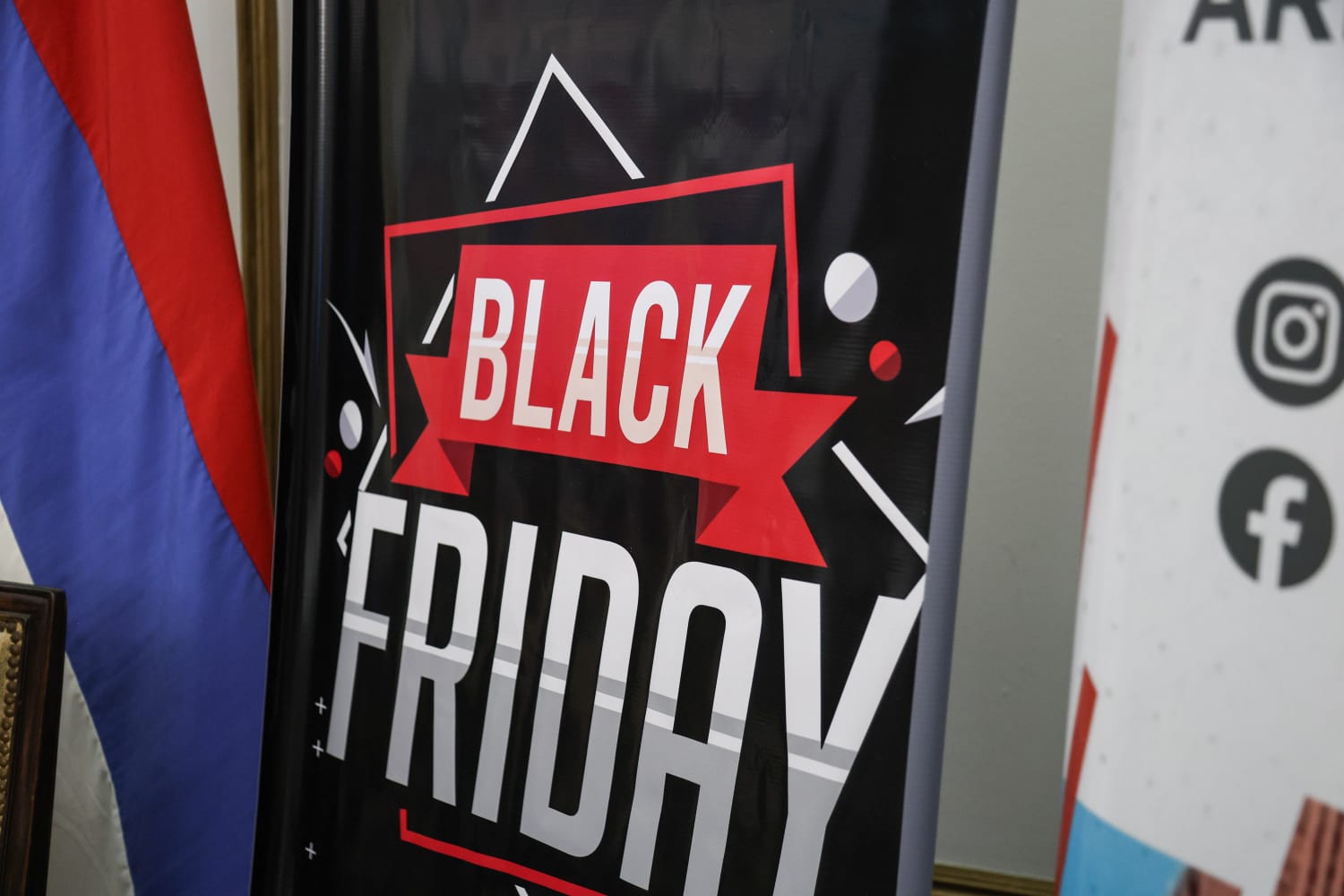 "Hay que cuidar a nuestros comerciantes", dijo Passalacqua al presentar la segunda edición del Black Friday Aristóbulo del Valle 13 "Hay que cuidar a nuestros comerciantes", dijo Passalacqua al presentar la segunda edición del Black Friday Aristóbulo del Valle imagen-12
