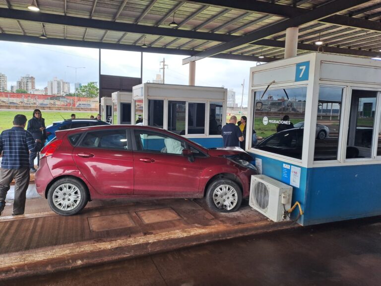 Un hombre se descompensó y colisionó contra una casilla en el Puente Internacional imagen-30