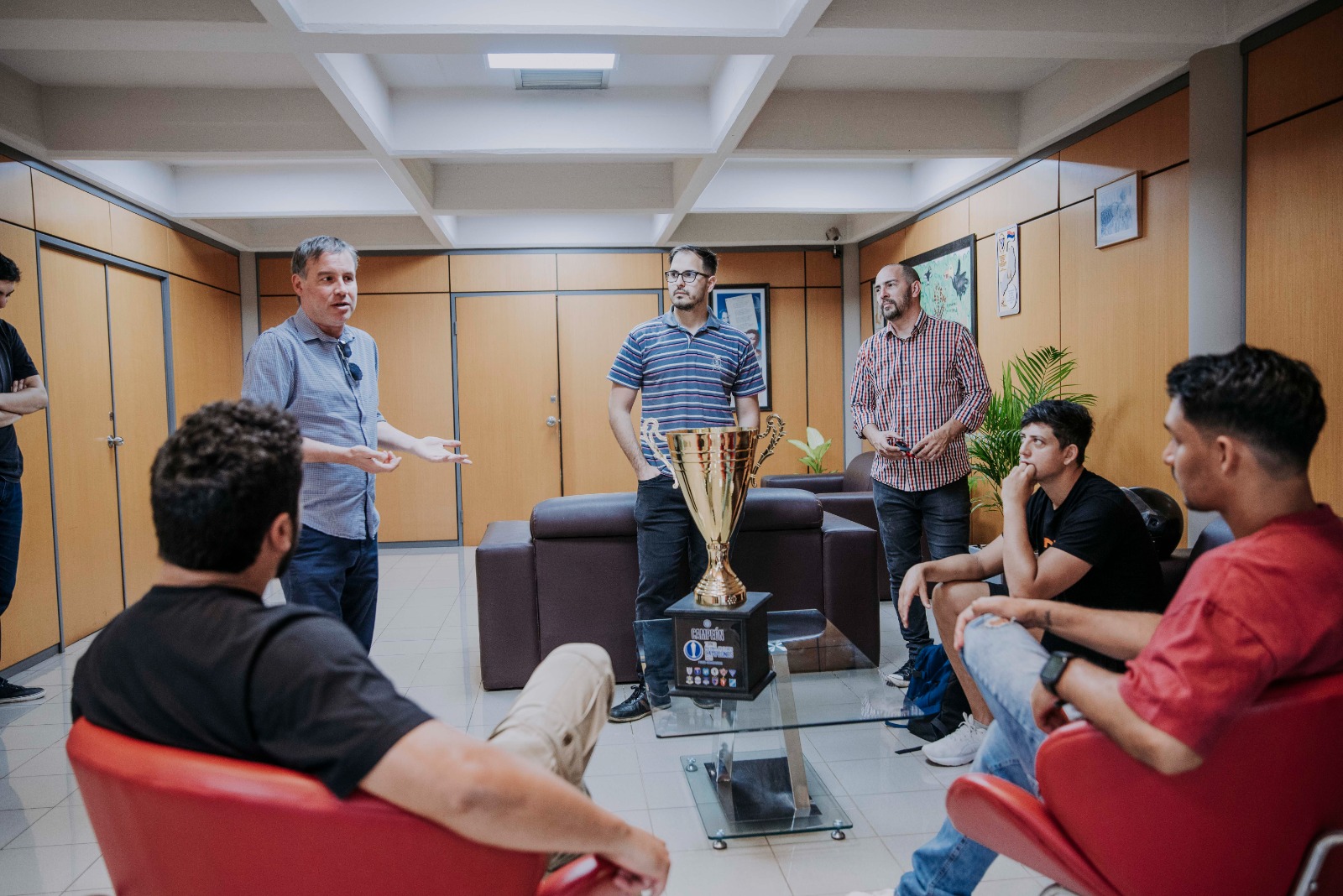 Stelatto recibió al equipo campeón nacional de futsal Telecentro Tacuarí 5 Stelatto recibió al equipo campeón nacional de futsal Telecentro Tacuarí imagen-4