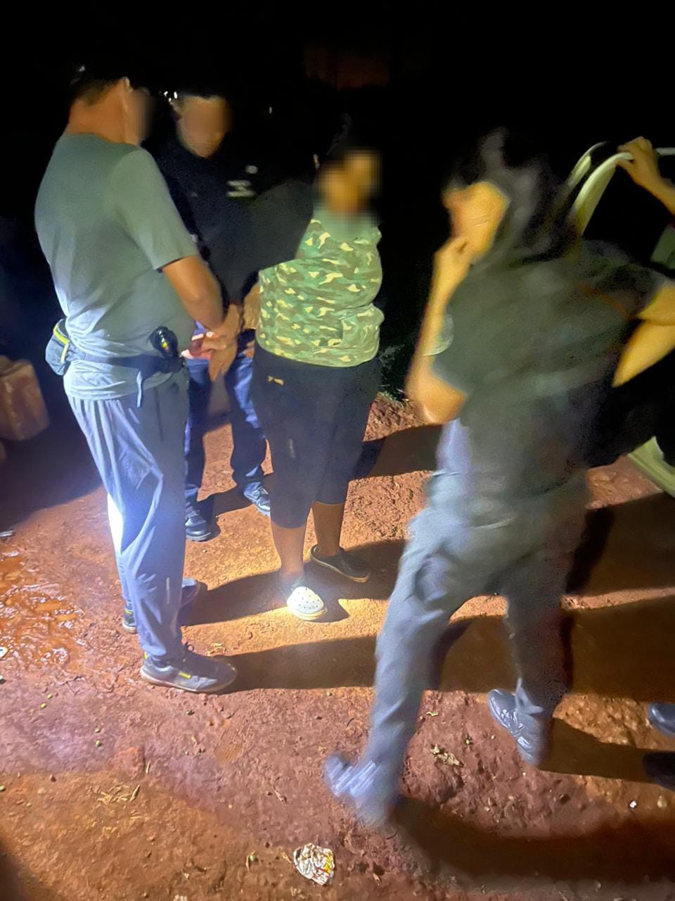 Arrestan en Guaraní a una mujer acusada de explotar sexualmente a su sobrina 3 Arrestan en Guaraní a una mujer acusada de explotar sexualmente a su sobrina imagen-2