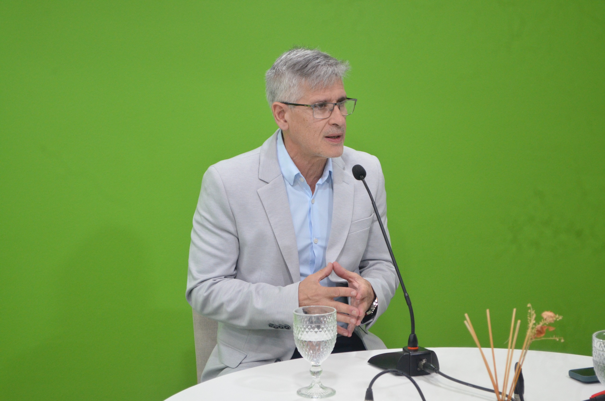 El doctor Lafert explicó cómo abordar el dolor crónico y las nuevas alternativas terapéuticas que buscan reducir el uso de medicación 3 El doctor Lafert explicó cómo abordar el dolor crónico y las nuevas alternativas terapéuticas que buscan reducir el uso de medicación imagen-2