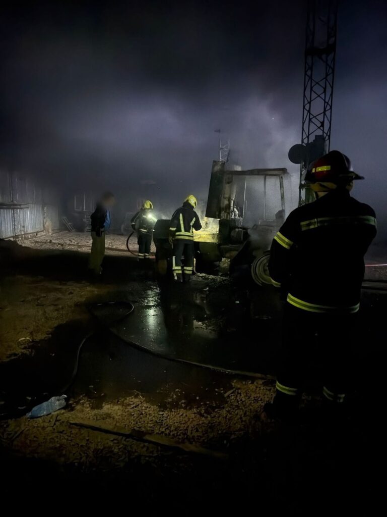 Bomberos controlaron un incendio en un aserradero de Oberá imagen-24