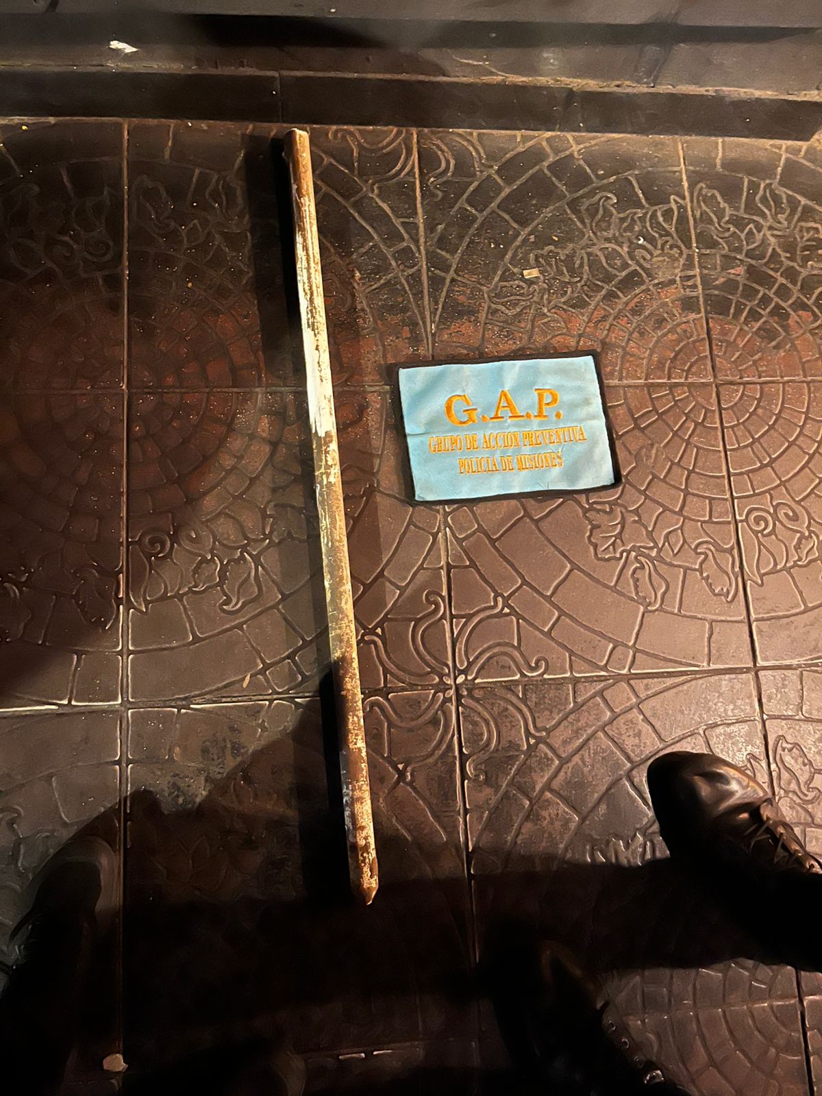 Patrullas del GAP detuvieron a un hombre armado con un hierro tras alerta del CIO 911 en Posadas 3 Patrullas del GAP detuvieron a un hombre armado con un hierro tras alerta del CIO 911 en Posadas imagen-2