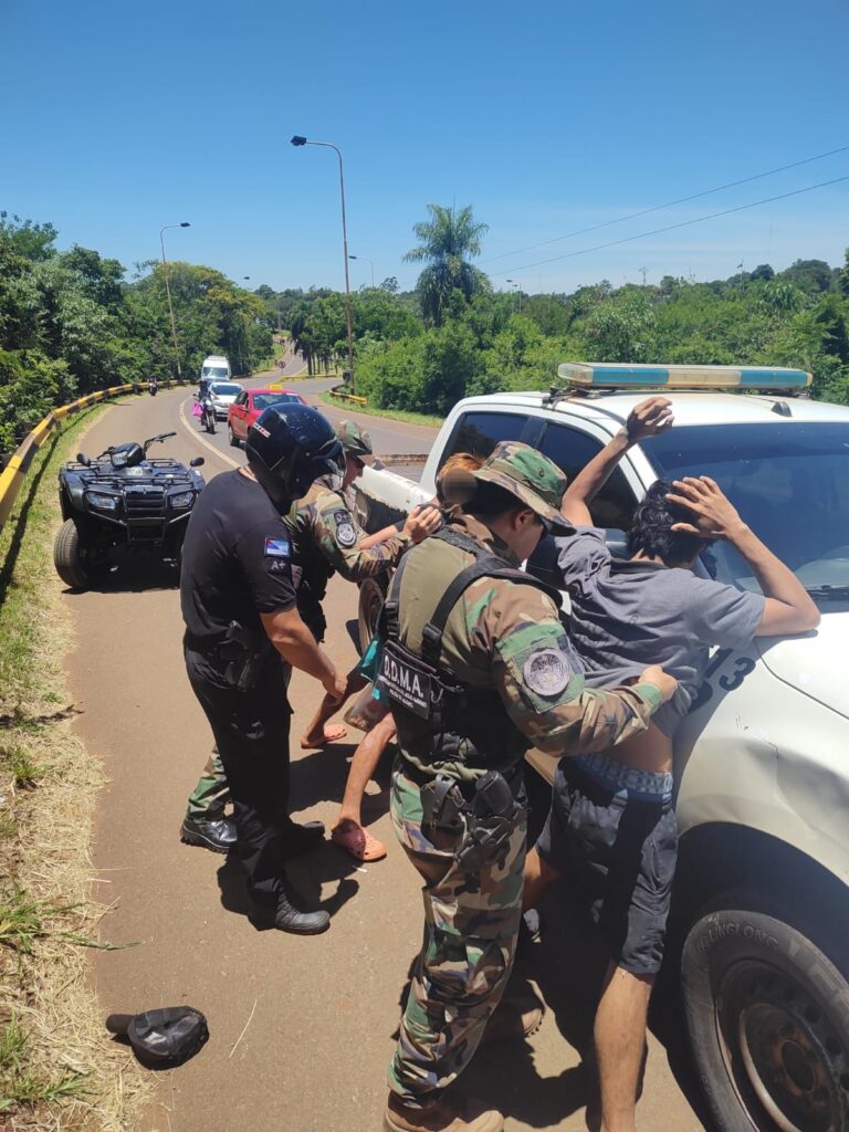 Operativo conjunto en Puerto Iguazú terminó con la captura de una presunta banda que robaba en hoteles imagen-48