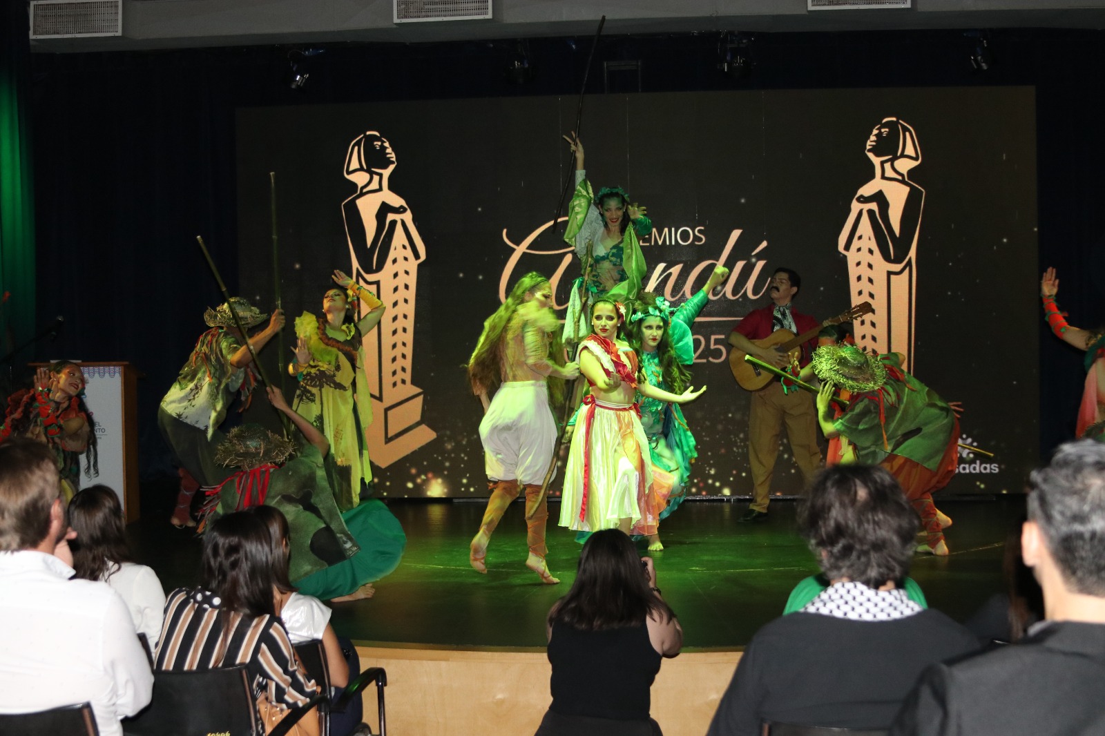 Se entregaron los Premios Arandú, con un sentido homenaje a Ramón Ayala 3 Se entregaron los Premios Arandú, con un sentido homenaje a Ramón Ayala imagen-2
