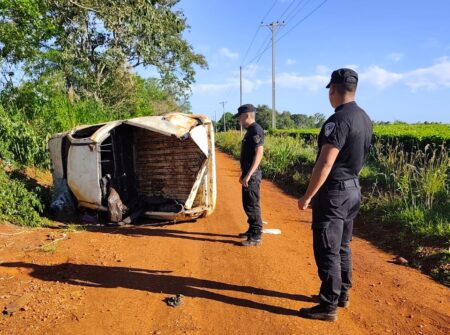 Tres lesionados tras despiste de camioneta en Oberá imagen-6