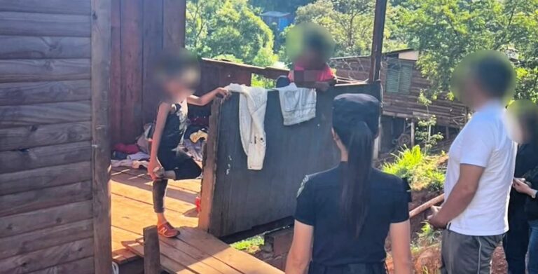La Policía rescató a cuatro niños en grave situación de vulnerabilidad en Posadas e Irigoyen imagen-23