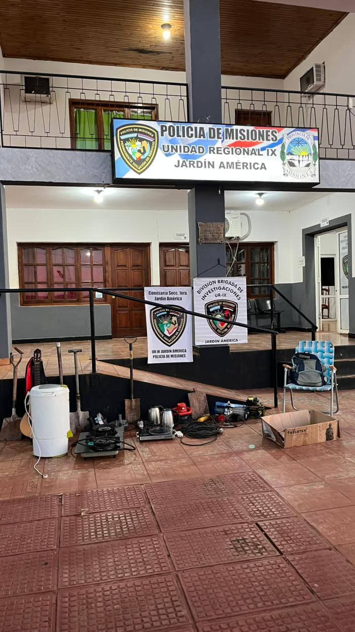 Jardín América: la Policía detuvo a varias personas y recuperó varios elementos 3 Jardín América: la Policía detuvo a varias personas y recuperó varios elementos imagen-2