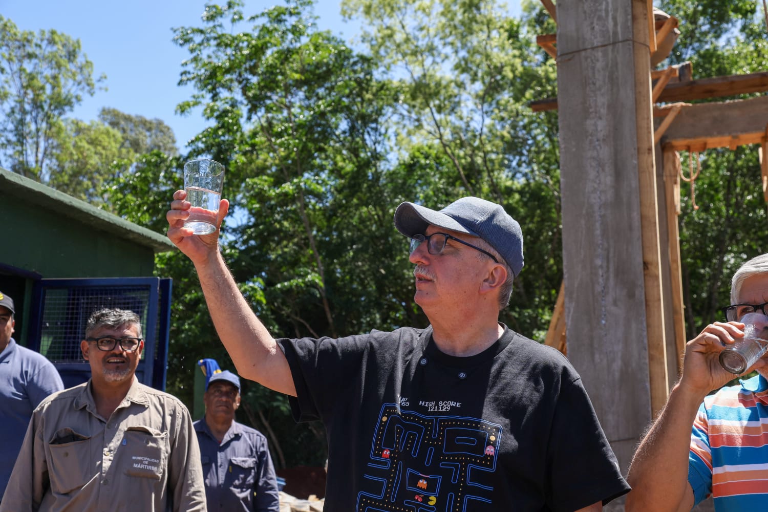 Passalacqua supervisó en Mártires las obras que garantizan el acceso al agua potable a miles de vecinos 11 Passalacqua supervisó en Mártires las obras que garantizan el acceso al agua potable a miles de vecinos imagen-10
