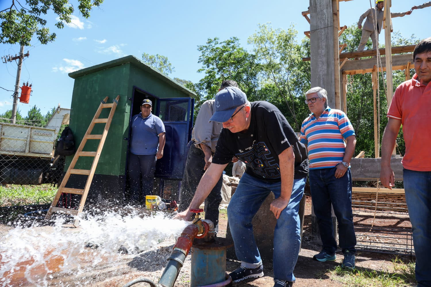 Passalacqua supervisó en Mártires las obras que garantizan el acceso al agua potable a miles de vecinos 15 Passalacqua supervisó en Mártires las obras que garantizan el acceso al agua potable a miles de vecinos imagen-14