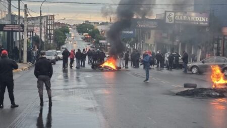 Acampe y protesta: comenzó el juicio a los manifestantes denunciados por comerciantes de la avenida Uruguay imagen-3