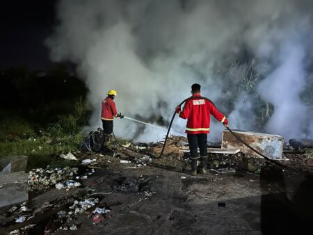 Bomberos controlaron un principio de incendio de malezas en Posadas imagen-5