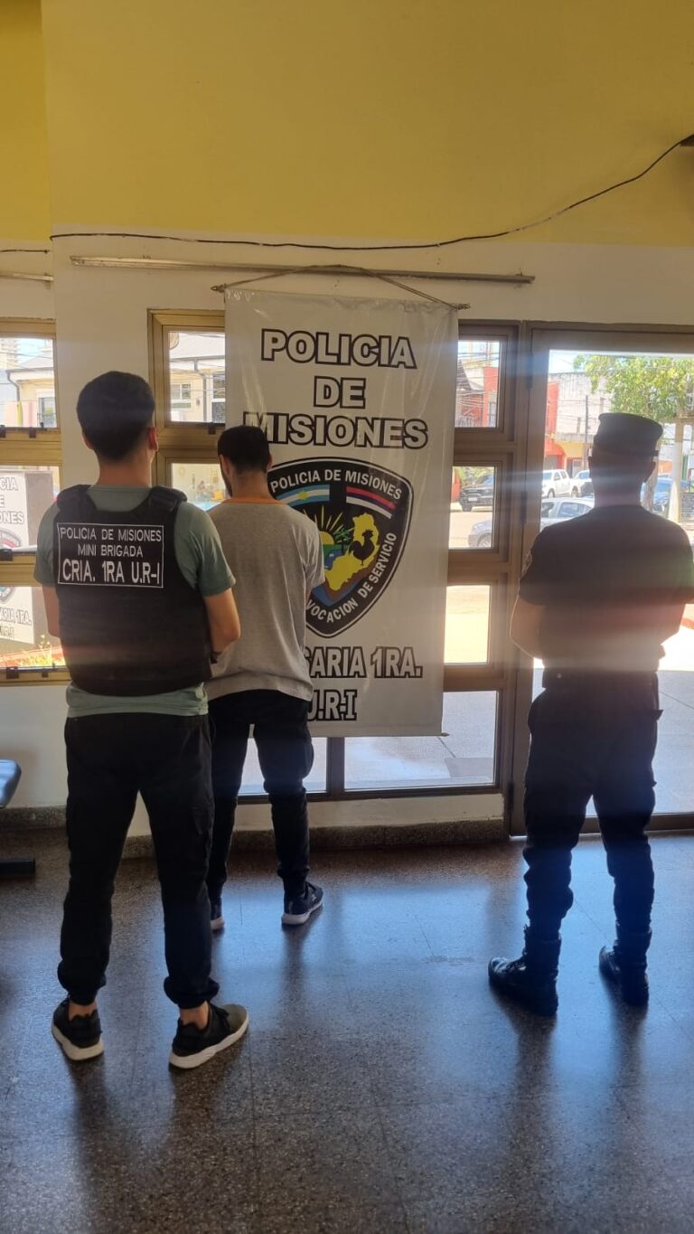 Posadas: fue despedido y en represalia rompió los vidrios de la pizzería donde trabajaba imagen-18