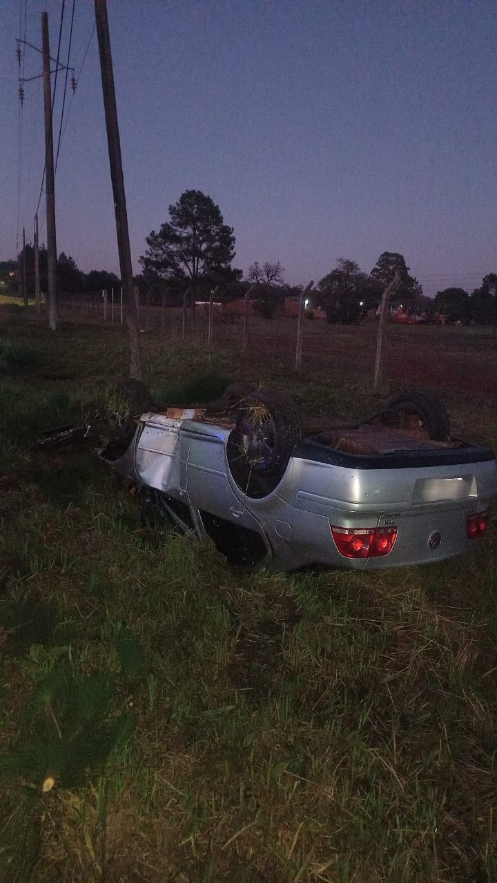 Un automovilista ebrio despistó sobre la Ruta 12 y terminó detenido en Jardín América 5 Un automovilista ebrio despistó sobre la Ruta 12 y terminó detenido en Jardín América imagen-4