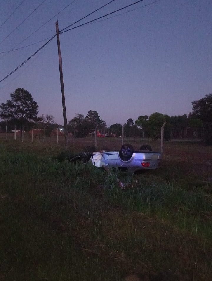 Un automovilista ebrio despistó sobre la Ruta 12 y terminó detenido en Jardín América 3 Un automovilista ebrio despistó sobre la Ruta 12 y terminó detenido en Jardín América imagen-2