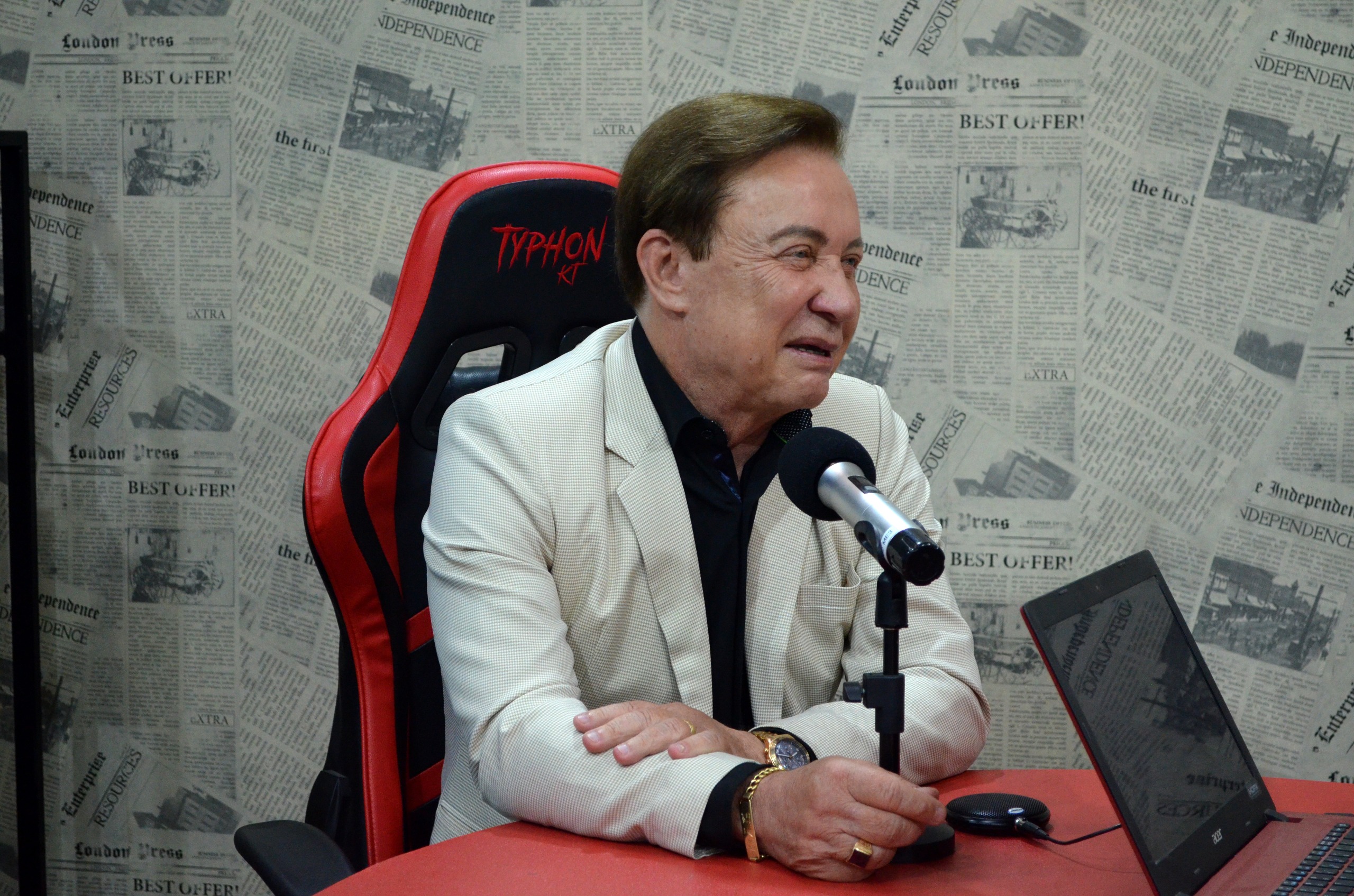 La distinción de Ciudadano Ilustre, su misión apostólica y la lectura de textos proféticos: el apóstol Héctor Gross repasó su recorrido y las experiencias que marcaron su trayectoria La distinción de Ciudadano Ilustre, su misión apostólica y la lectura de textos proféticos: el apóstol Héctor Gross repasó su recorrido y las experiencias que marcaron su trayectoria imagen-1