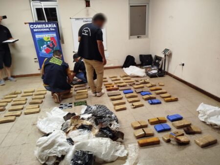 Agentes encubiertos desarticularon una transacción narco e incautaron 50 kilos de marihuana valuados en $200 millones imagen-9