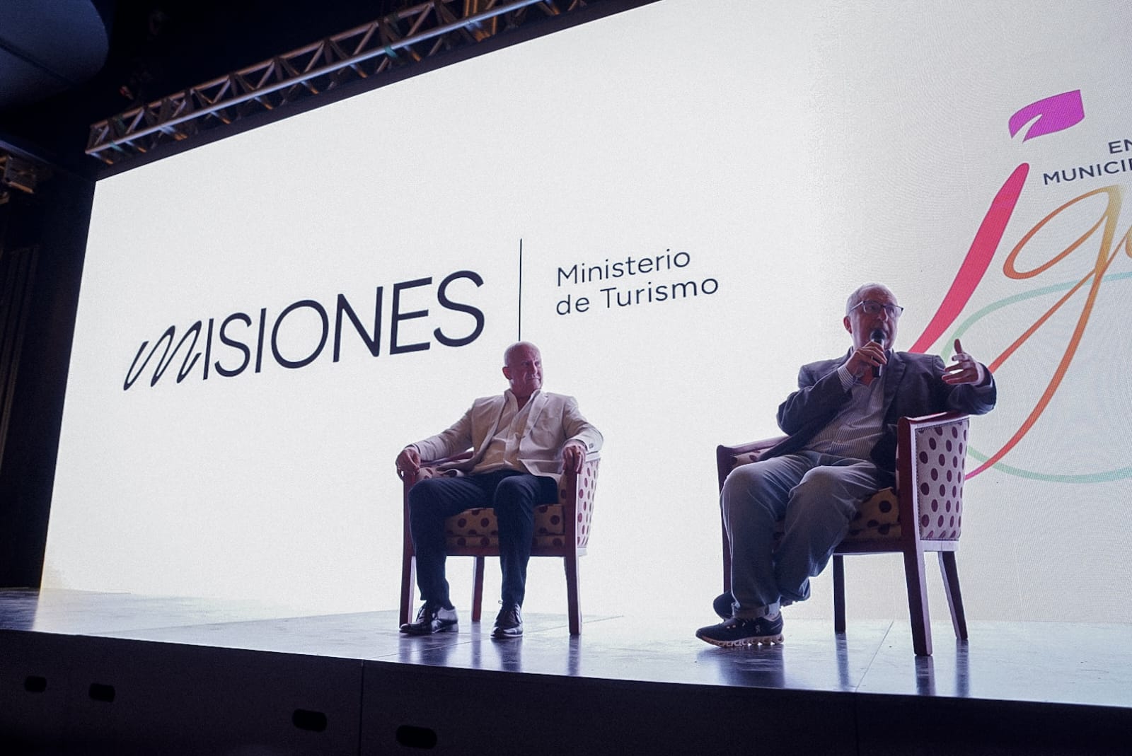 Passalacqua acompañó la apertura del mayor encuentro turístico del país en el Centro de Convenciones Iryapú que se realiza por primera vez fuera de Buenos Aires imagen-8