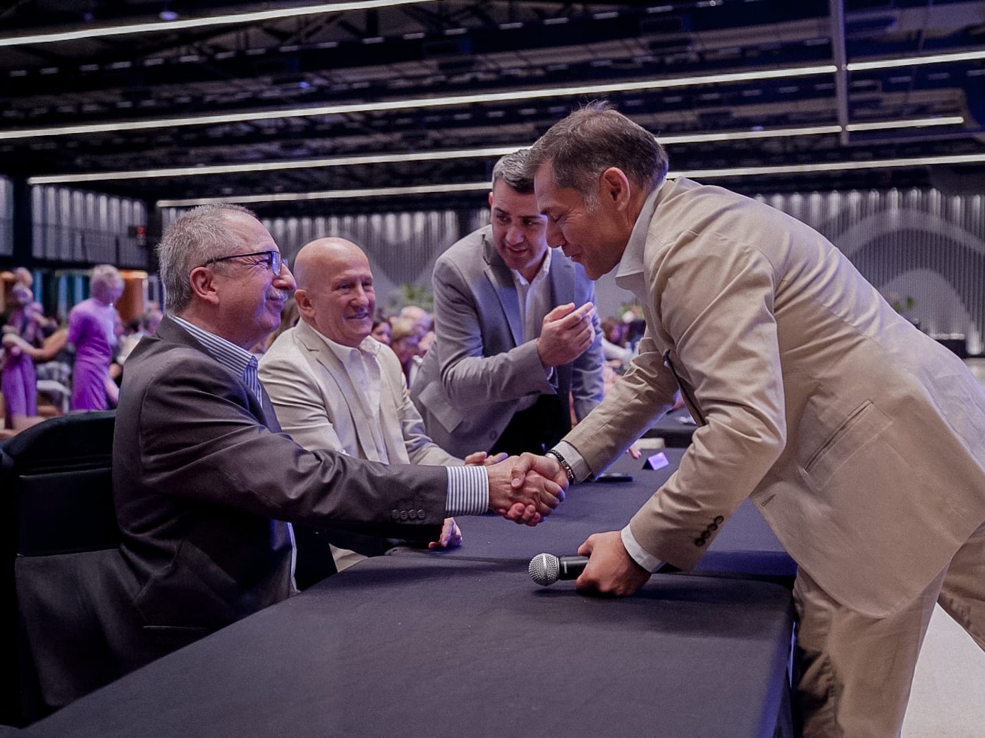 Passalacqua acompañó la apertura del mayor encuentro turístico del país en el Centro de Convenciones Iryapú que se realiza por primera vez fuera de Buenos Aires imagen-14