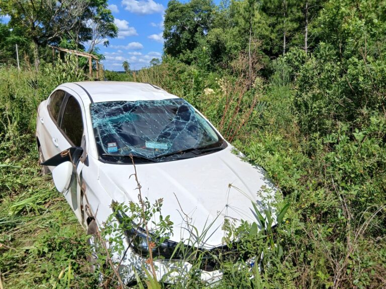 Despiste y vuelco en la Ruta 103 imagen-15