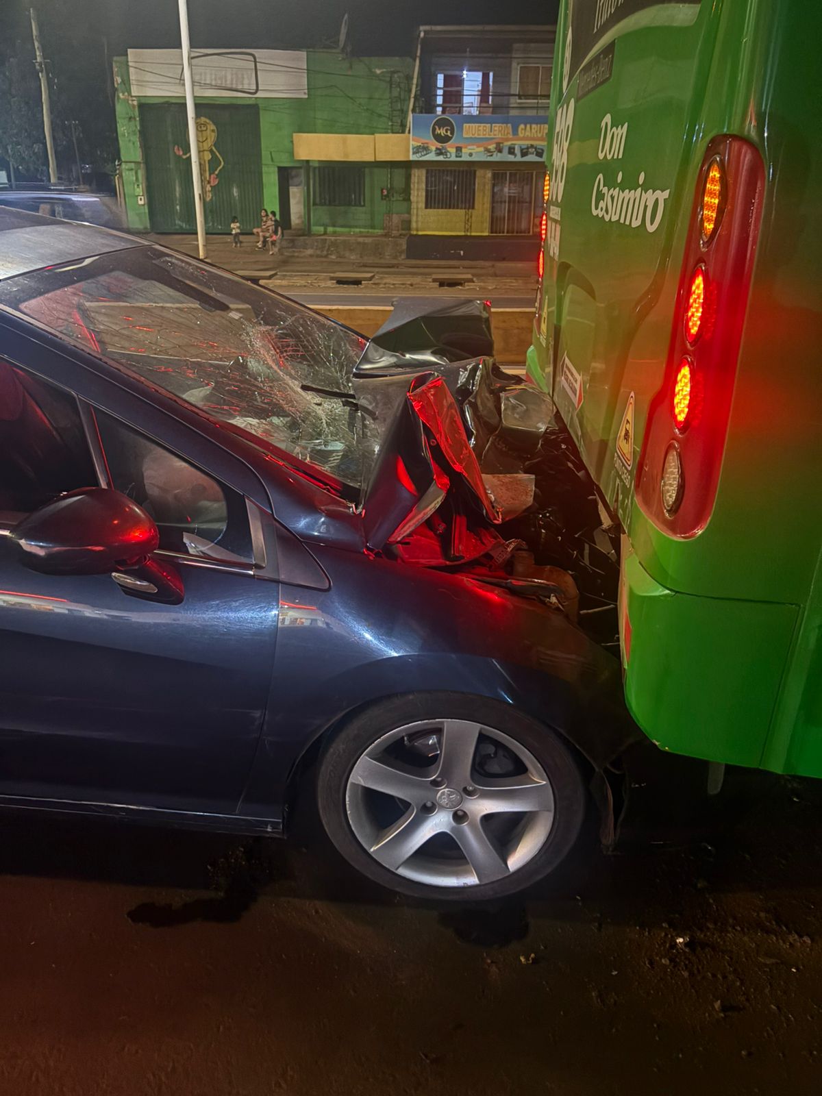 Siniestro vial frente a una estación de servicio en Posadas Siniestro vial frente a una estación de servicio en Posadas imagen-1