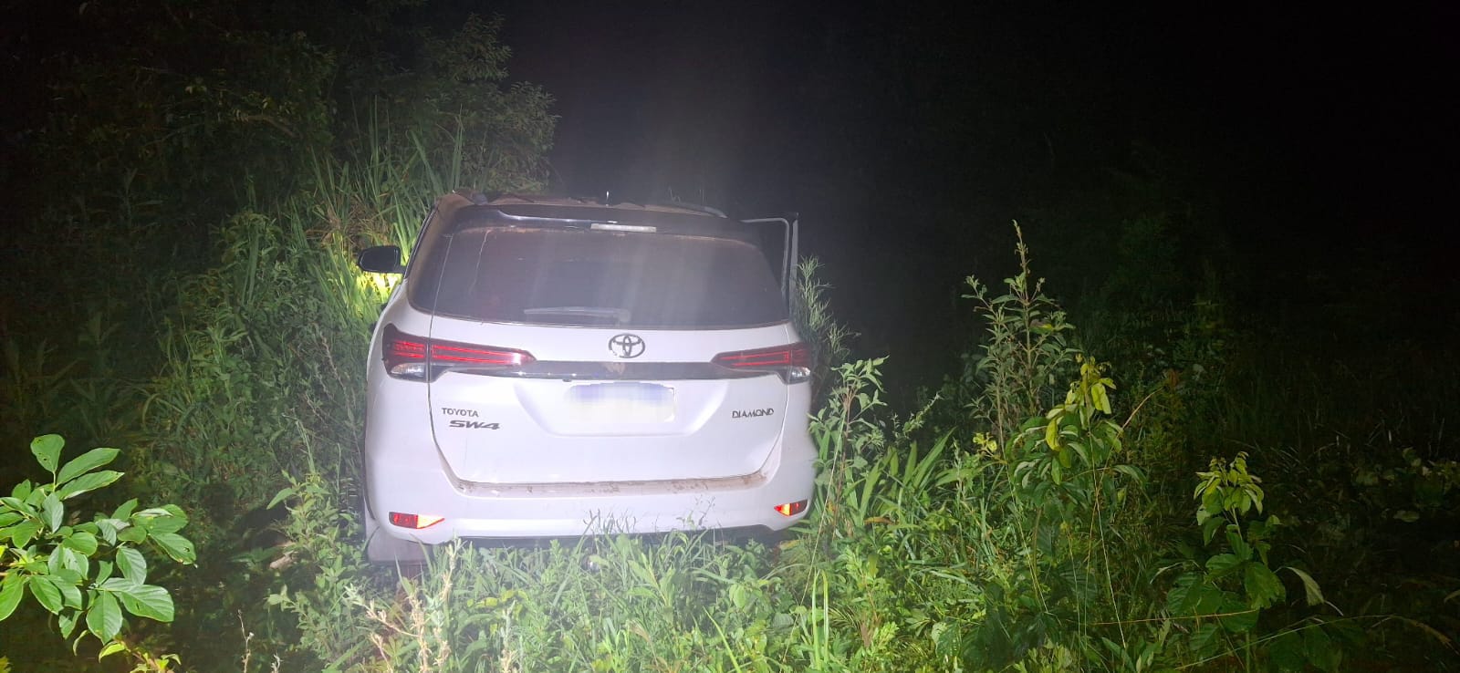 Una camioneta en fuga fue interceptada por la Policía: era robada en Brasil y transportaba un millonario contrabando 3 Una camioneta en fuga fue interceptada por la Policía: era robada en Brasil y transportaba un millonario contrabando imagen-2